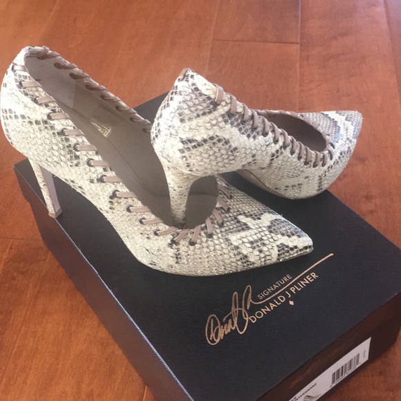 💕Donald Pliner 💕python print leather shoes 8.5 - Picture 2 of 5